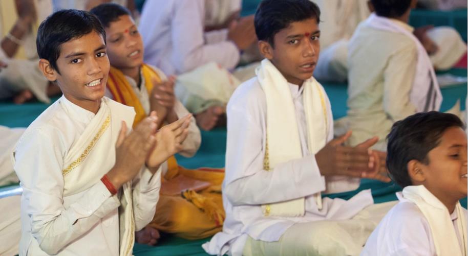 Pandits_clapping